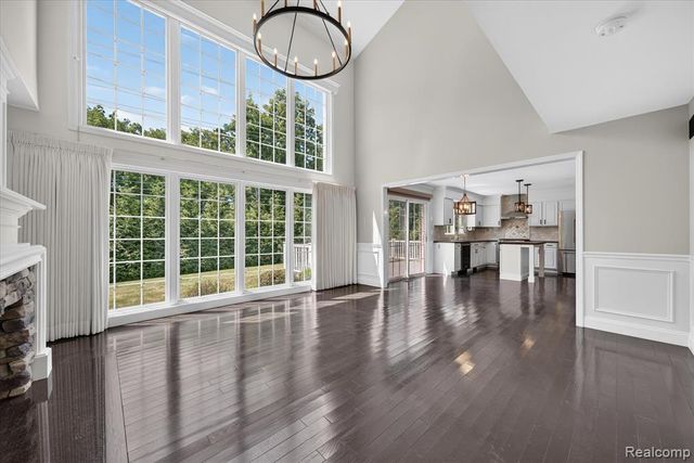 1727 Hillcrest Drive, Rochester Hills, MI 48306