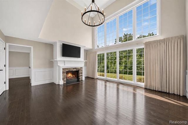 1727 Hillcrest Drive, Rochester Hills, MI 48306