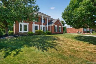 1727 Hillcrest Drive, Rochester Hills, MI 48306