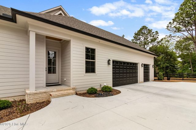 325 Sloan Lane, Pinehurst, NC 28374