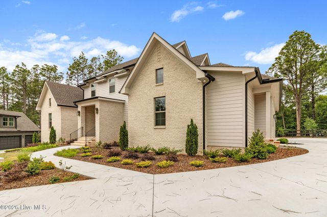 325 Sloan Lane, Pinehurst, NC 28374
