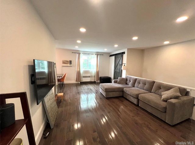 224-33 Kingsbury Avenue B, Oakland Gardens, NY 11364