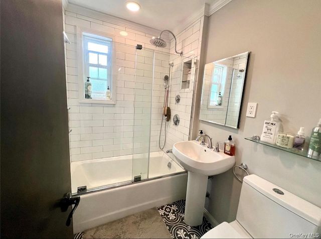 224-33 Kingsbury Avenue B, Oakland Gardens, NY 11364