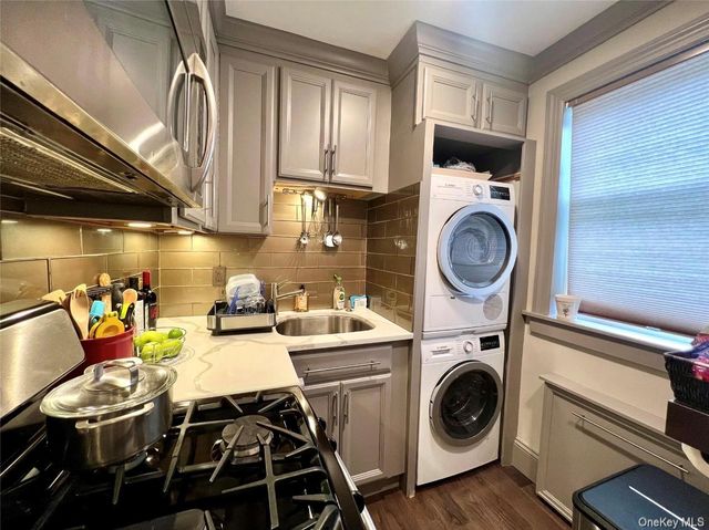 224-33 Kingsbury Avenue B, Oakland Gardens, NY 11364