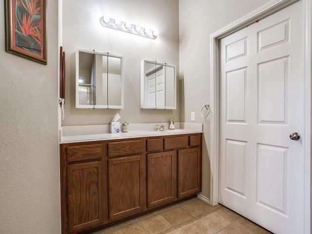 10333 Bradshaw Drive, Fort Worth, TX 76108