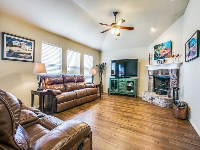 10333 Bradshaw Drive, Fort Worth, TX 76108
