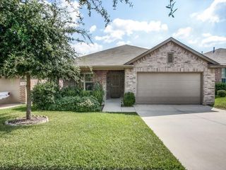 10333 Bradshaw Drive, Fort Worth, TX 76108
