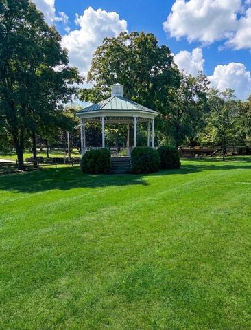 226 Juneway Terrace, Lake Bluff, IL 60044