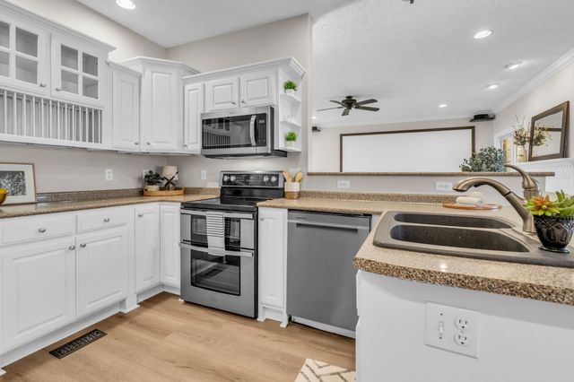 1094 Paradise Dr, Greenbrier, TN 37073