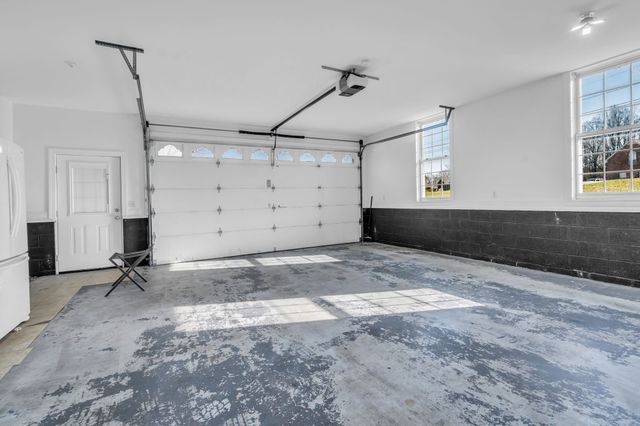 1094 Paradise Dr, Greenbrier, TN 37073