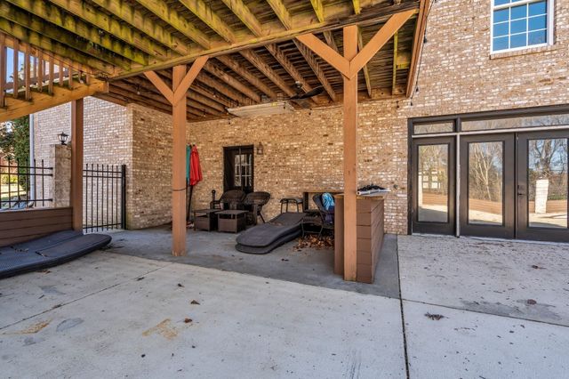 1094 Paradise Dr, Greenbrier, TN 37073