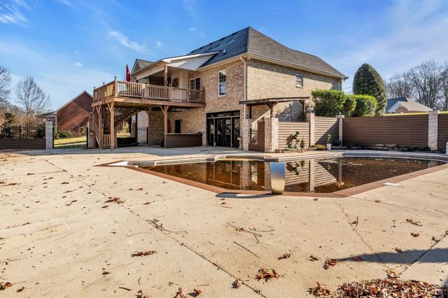 1094 Paradise Dr, Greenbrier, TN 37073