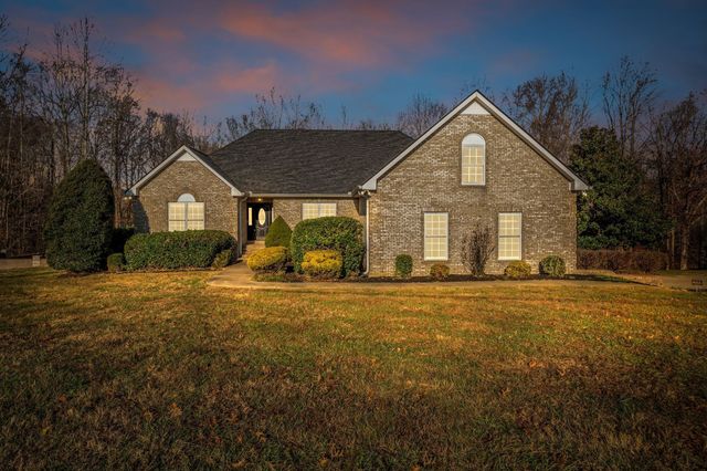 1094 Paradise Dr, Greenbrier, TN 37073