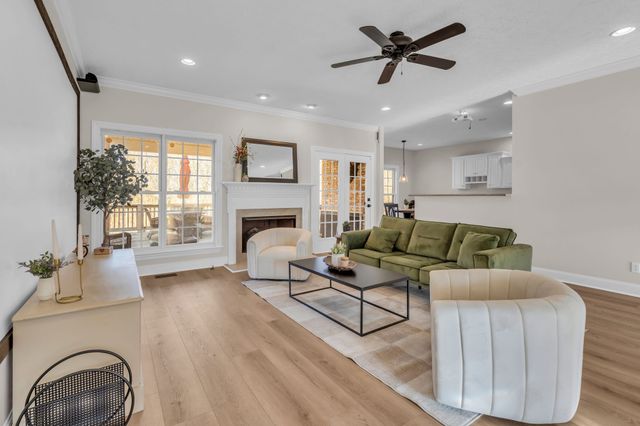 1094 Paradise Dr, Greenbrier, TN 37073