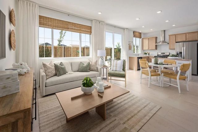 322 Miramar Dr, Lathrop, CA 95330