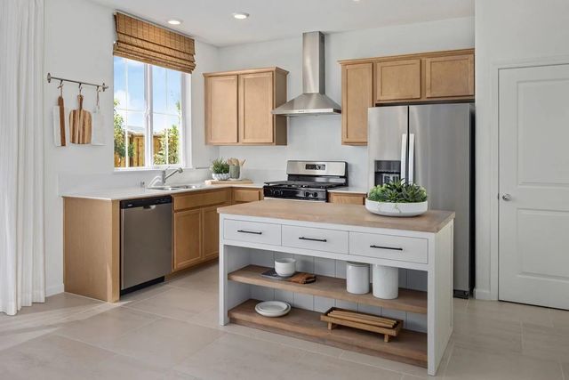 322 Miramar Dr, Lathrop, CA 95330