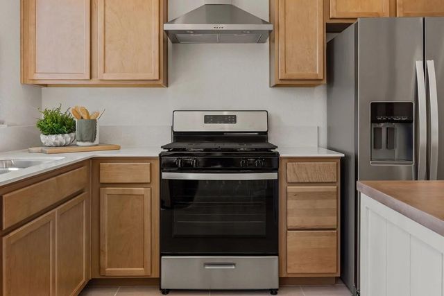 322 Miramar Dr, Lathrop, CA 95330