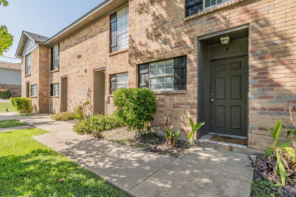 7604 Chapin Road D, Fort Worth, TX 76116