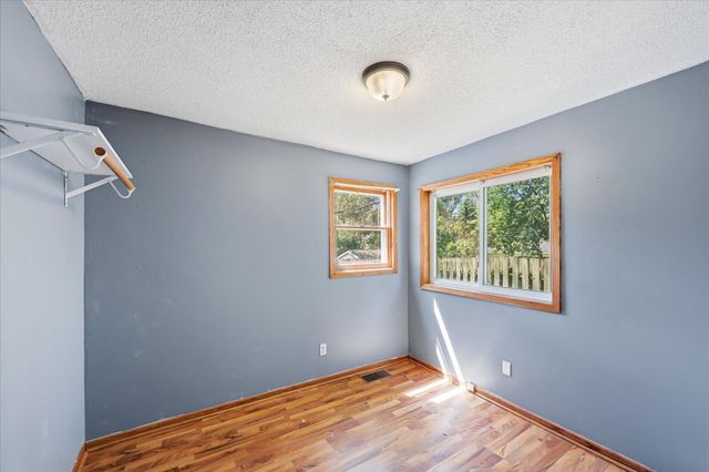 570 Ironton Street NE, Fridley, MN 55432