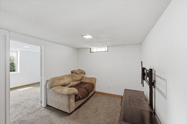 570 Ironton Street NE, Fridley, MN 55432