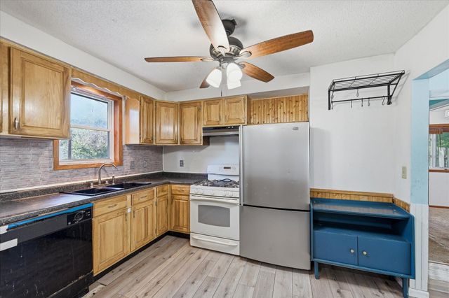 570 Ironton Street NE, Fridley, MN 55432
