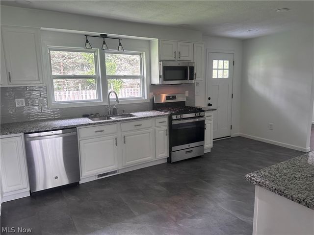 8815 King Graves Road NE, Warren, OH 44484