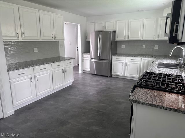 8815 King Graves Road NE, Warren, OH 44484