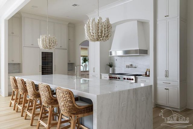 50 Highpoint Dr, Gulf Breeze, FL 32561