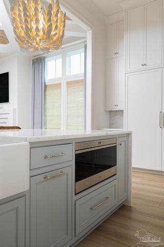 50 Highpoint Dr, Gulf Breeze, FL 32561