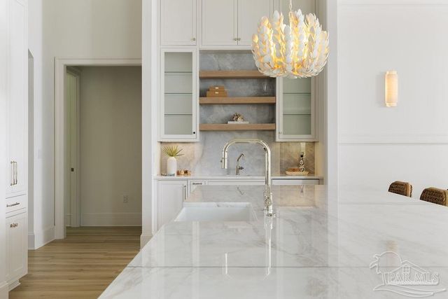 50 Highpoint Dr, Gulf Breeze, FL 32561