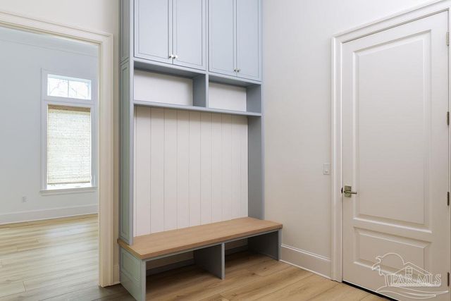 50 Highpoint Dr, Gulf Breeze, FL 32561