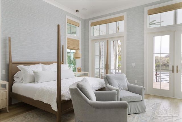 50 Highpoint Dr, Gulf Breeze, FL 32561