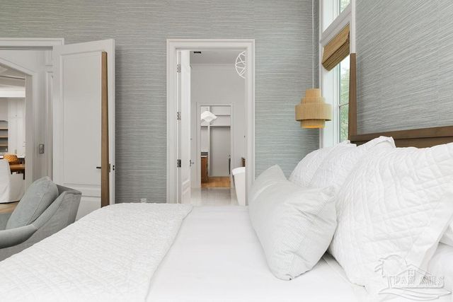 50 Highpoint Dr, Gulf Breeze, FL 32561