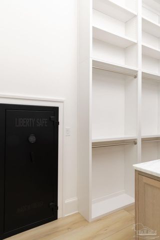 50 Highpoint Dr, Gulf Breeze, FL 32561