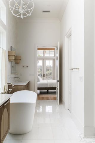 50 Highpoint Dr, Gulf Breeze, FL 32561