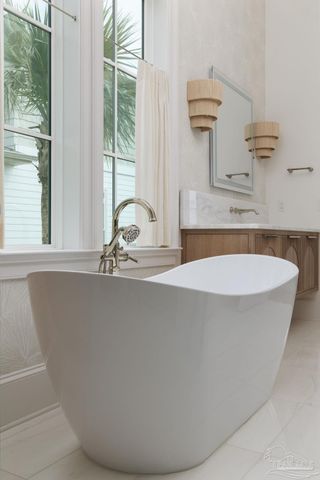 50 Highpoint Dr, Gulf Breeze, FL 32561