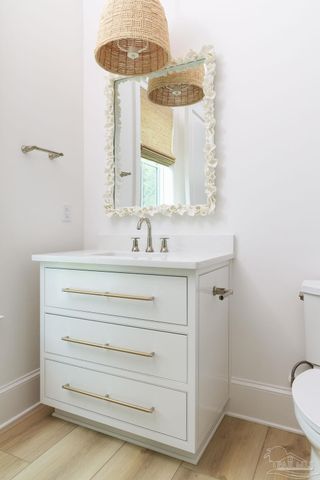 50 Highpoint Dr, Gulf Breeze, FL 32561