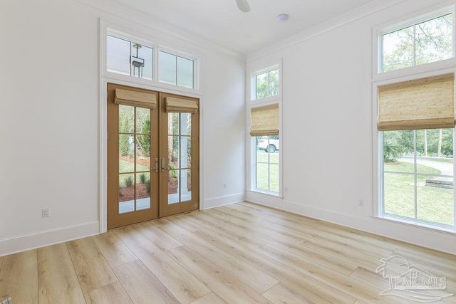 50 Highpoint Dr, Gulf Breeze, FL 32561