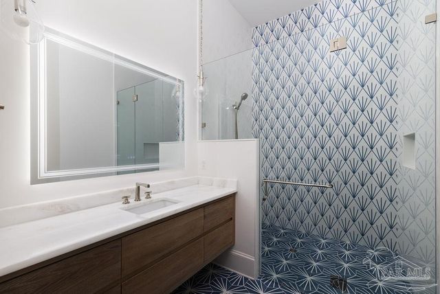 50 Highpoint Dr, Gulf Breeze, FL 32561