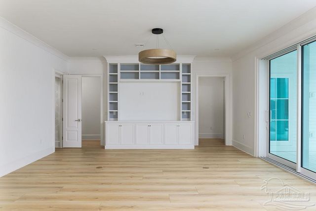 50 Highpoint Dr, Gulf Breeze, FL 32561