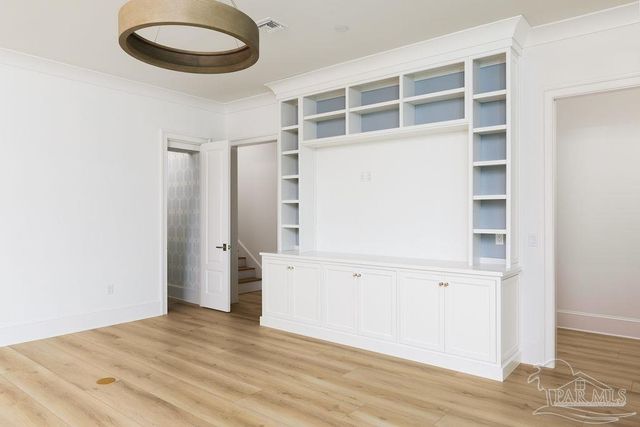 50 Highpoint Dr, Gulf Breeze, FL 32561