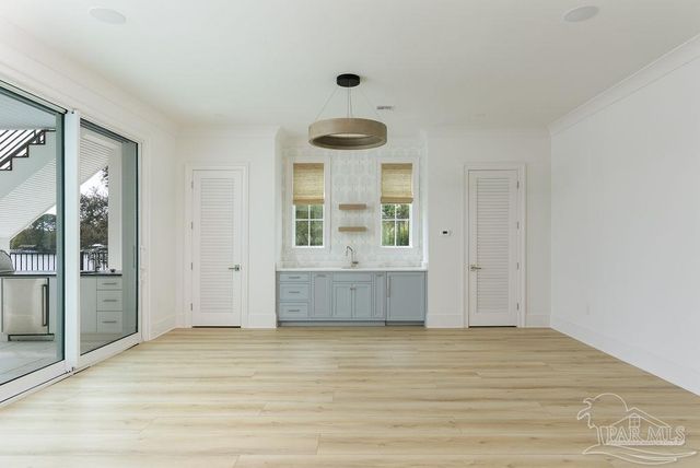 50 Highpoint Dr, Gulf Breeze, FL 32561