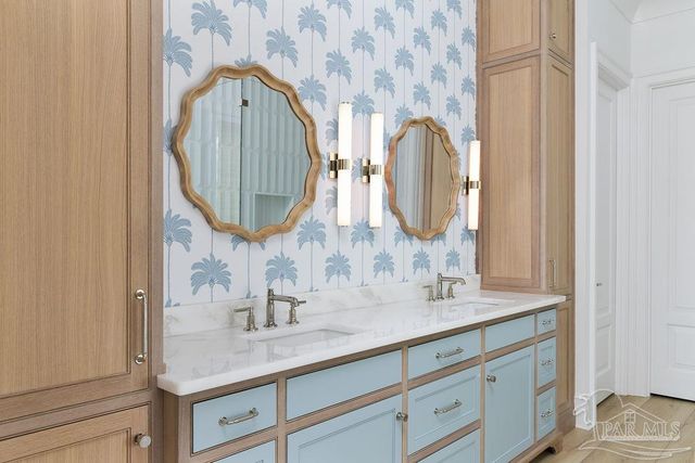 50 Highpoint Dr, Gulf Breeze, FL 32561