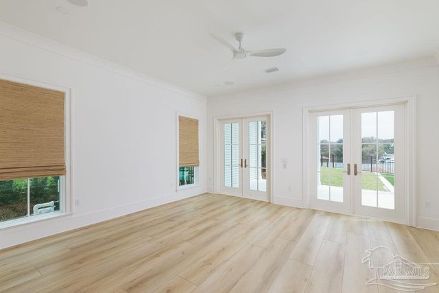 50 Highpoint Dr, Gulf Breeze, FL 32561