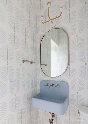 50 Highpoint Dr, Gulf Breeze, FL 32561