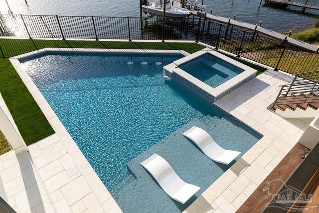 50 Highpoint Dr, Gulf Breeze, FL 32561