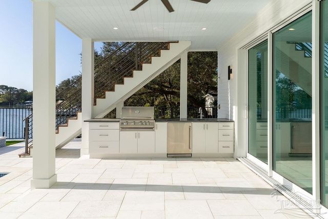 50 Highpoint Dr, Gulf Breeze, FL 32561