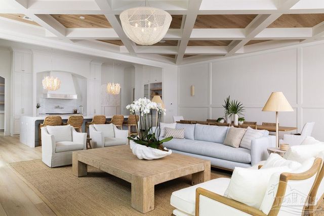 50 Highpoint Dr, Gulf Breeze, FL 32561