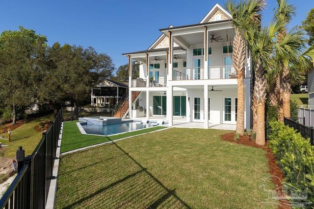 50 Highpoint Dr, Gulf Breeze, FL 32561