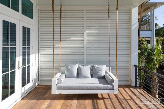 50 Highpoint Dr, Gulf Breeze, FL 32561